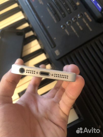 iPhone SE, 32 ГБ