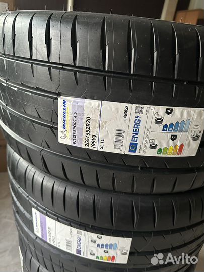 Michelin Pilot Sport 4 S 265/35 R20 и 295/30 R20