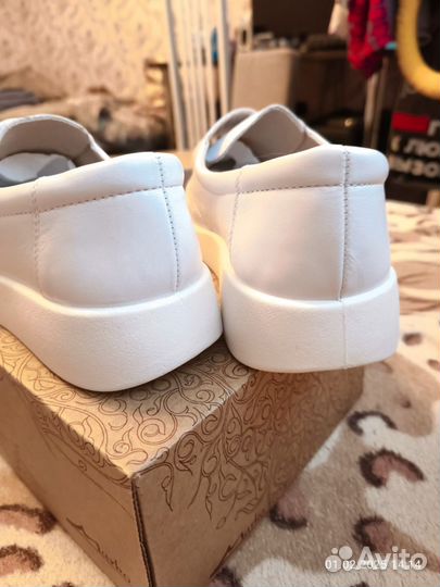 Продаю обувь для медиков женская