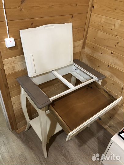 Туалетный столик