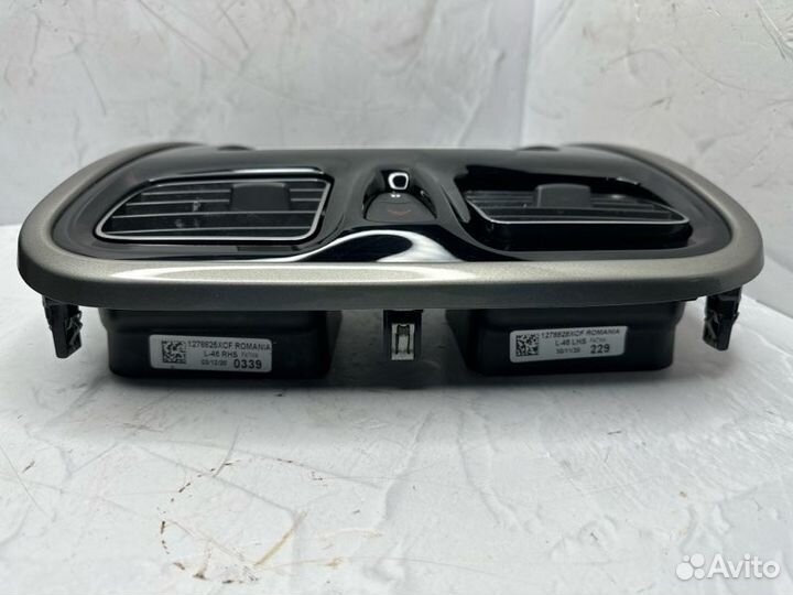 Рамка магнитолы Renault Sandero 5S H4M 2021