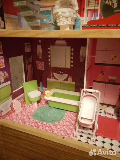 Кукольный домик с мебелью