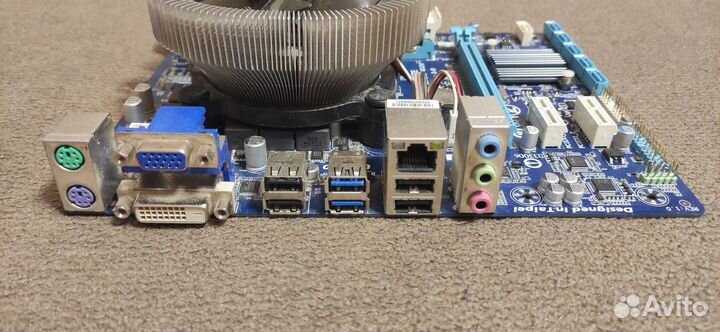 Материнская плата с процессором и кулером