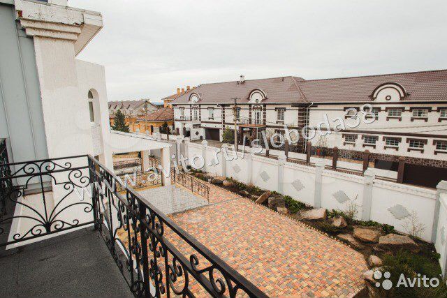 Дом 842,2 м² на участке 15 сот.