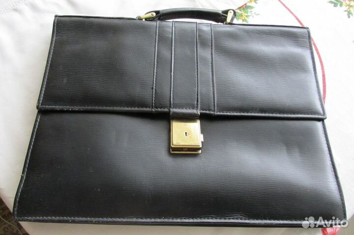 Аккуратный ретро-портфель для документов