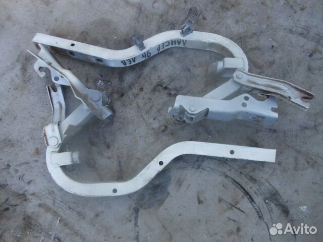 Петля багажника Mitsubishi Lancer (C6) 1988-1992