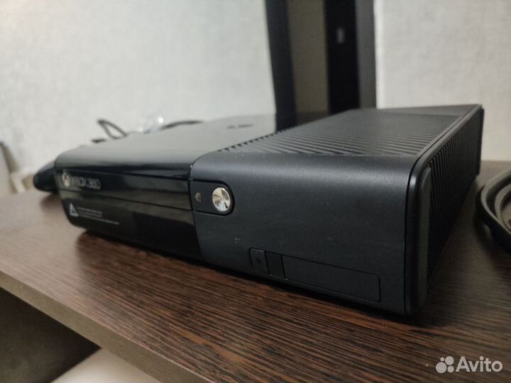 Игровая консоль Xbox 360 Slim E 500 гб + 4 игры