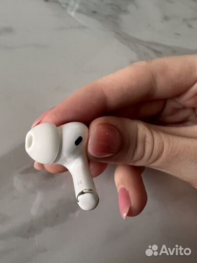 Левый или правый наушник Airpods Pro