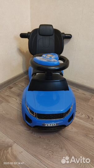 Машина каталка с ручкой