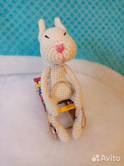 Зайка на санках