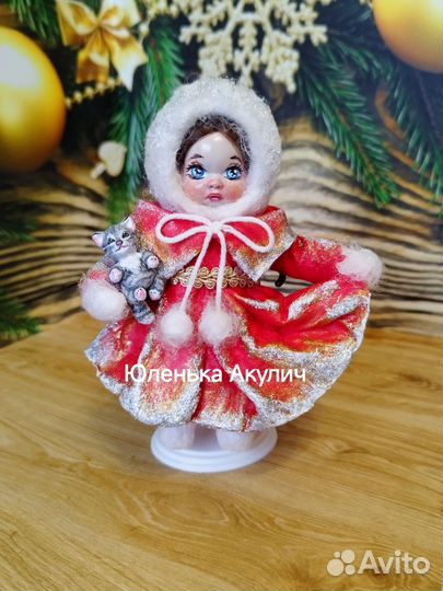 Ватная елочная игрушка. Девочка с котом