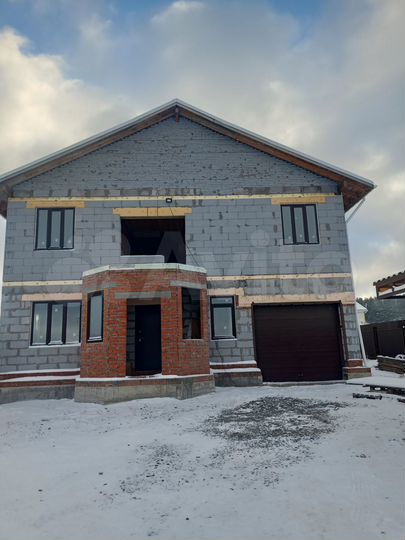 Дом 180 м² на участке 10 сот.