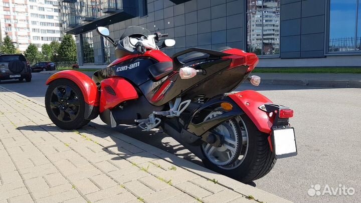 Трицикл BRP CAN-AM roadster spyder