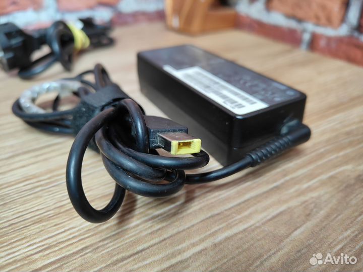 Зарядное устройство для ноутбука Lenovo 65W