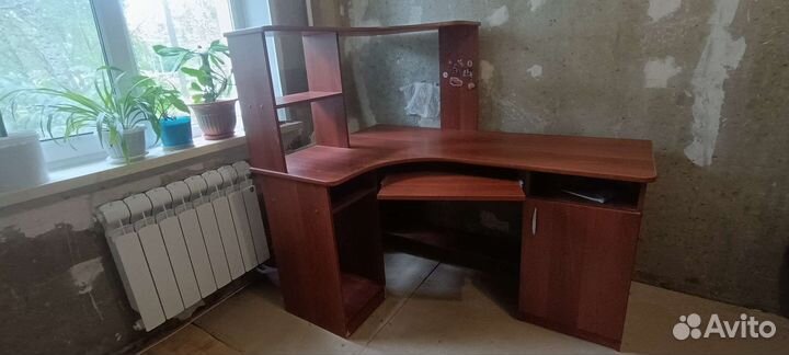 Компьютерный стол угловой
