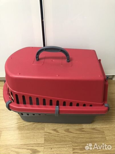 Переноска для кошек и маленьких собак