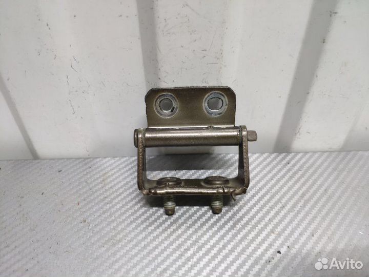 Петля крышки багажника задняя Nissan Qashqai J11