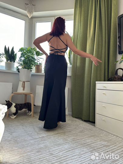 Вечернее платье в пол с открытой спиной