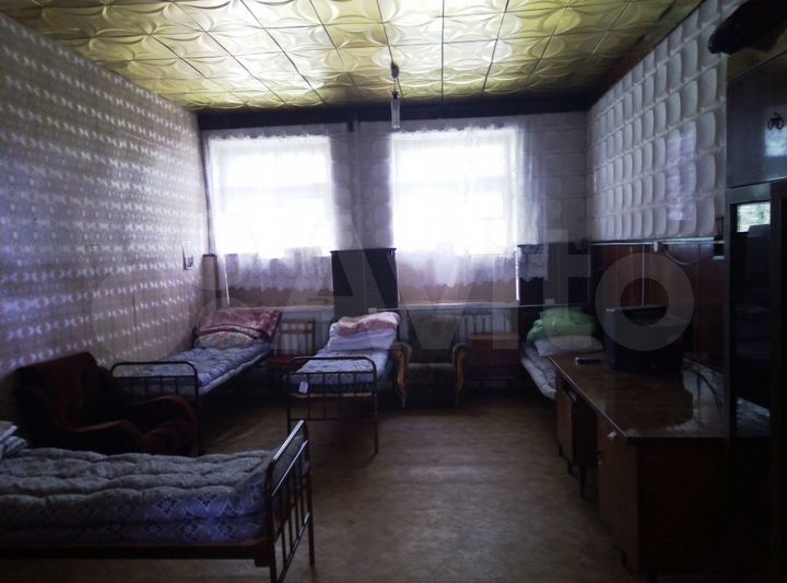 Комната 17 м² в 8-к., 2/2 эт.