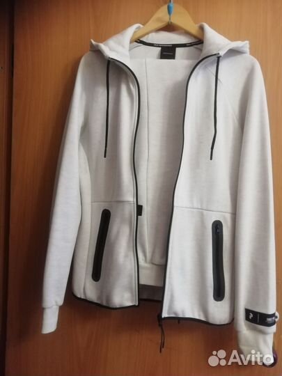 Спортивный костюм женский р. 46,платье разм.56