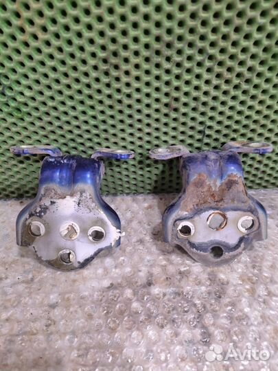 Передние правые петли двери Chevrolet Lacetti