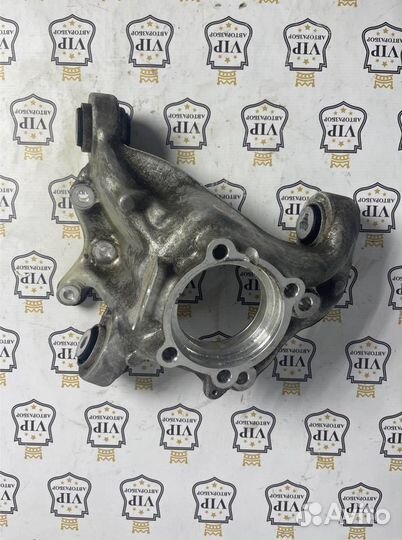 Кулак задний задний правый Mercedes-Benz Cla200