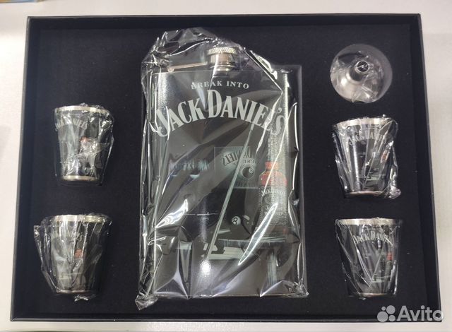Фляжка, подарочный набор со стопками Jack