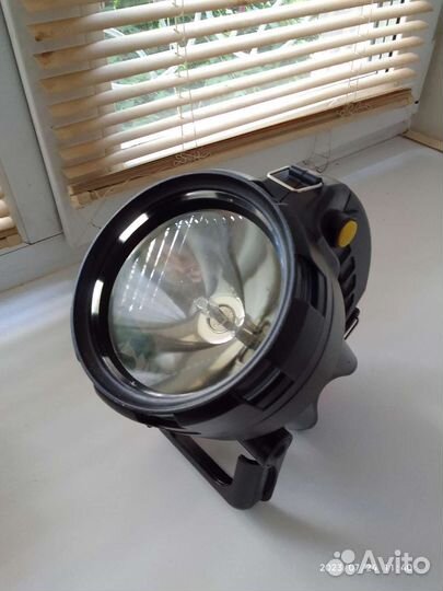 Фонарь прожектор космос