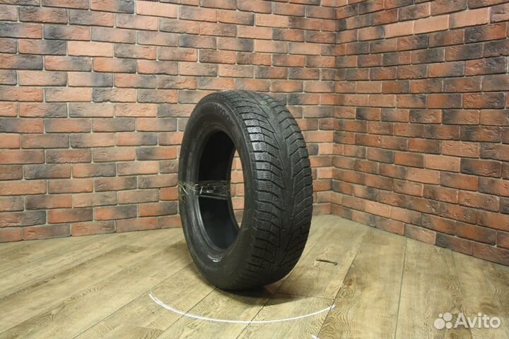 Hankook Winter I'Cept iZ 2 W616 215/65 R16
