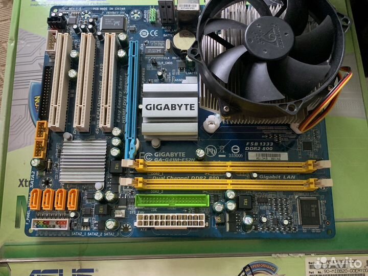 Материнская плата с процессором и видеокартой