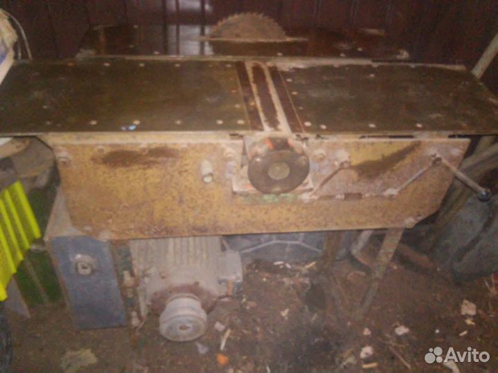 Деревообрабатывающий станок