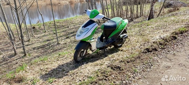 Продам скутер 4т