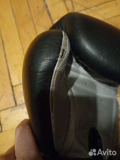 Боксерские перчатки twins 10oz