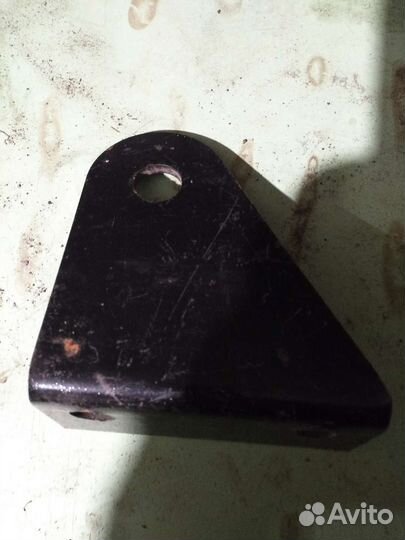 Буксировочный крюк тойота