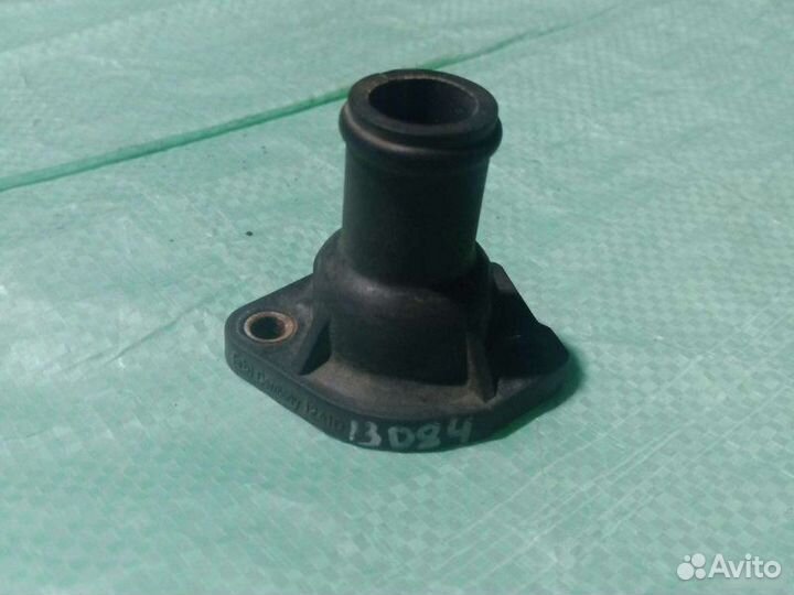 Фланец системы охлаждения Volkswagen Golf 2