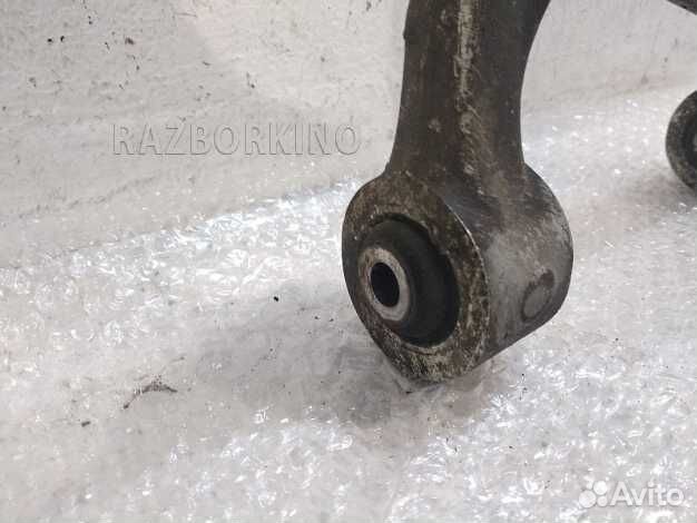 Рычаг задний верхний правый 55501KB50A