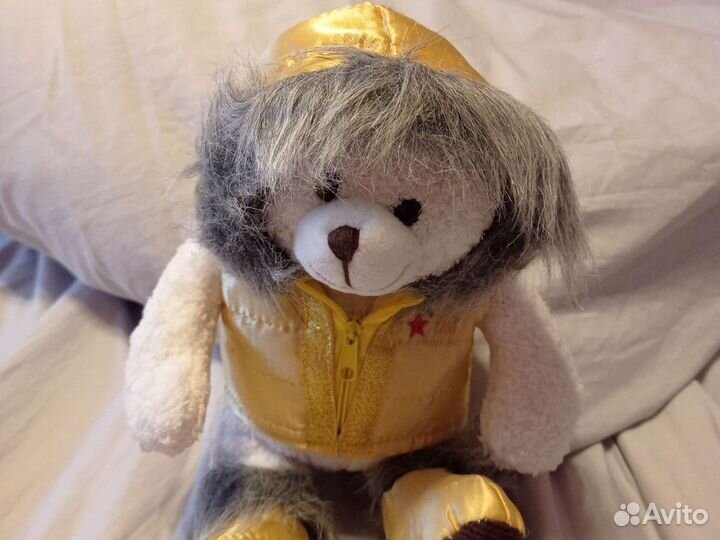 Мишка Тедди в жилетке с капюшоном