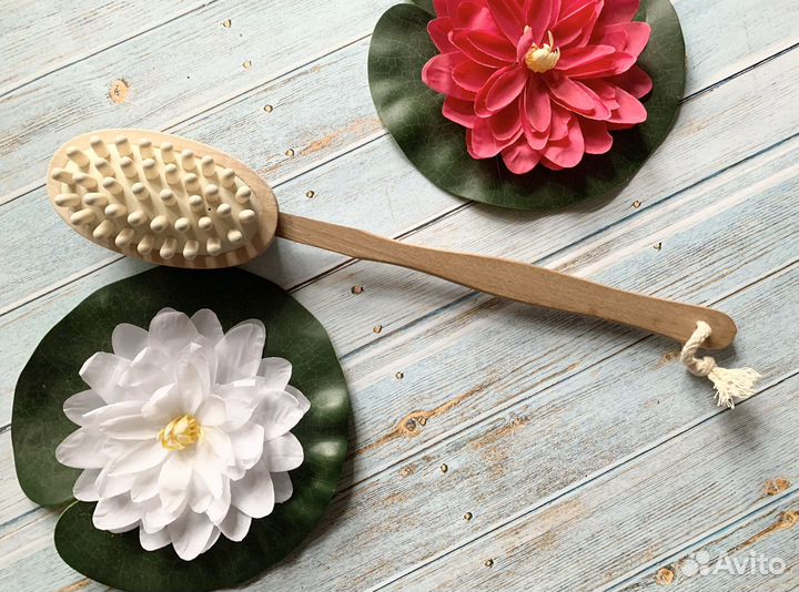 Новая массажная щетка