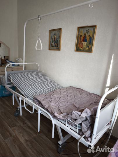 Кровать для лежачих больных с матрасом