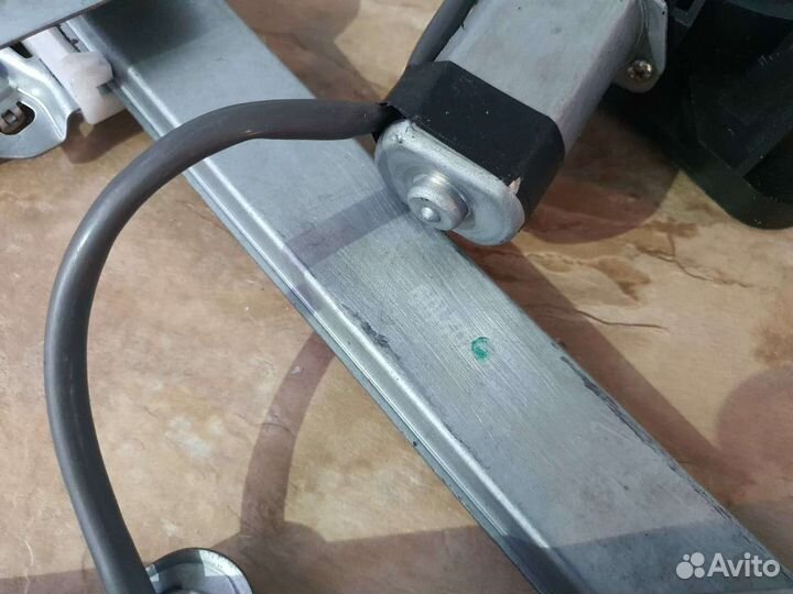 Стеклоподемник Ваз Лада Гранта 2190 Левый Перед