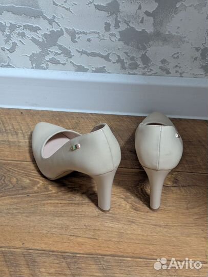 Туфли женские бежевые 37 размер