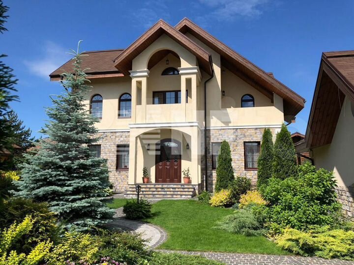 Дом 455 м² на участке 15 сот.