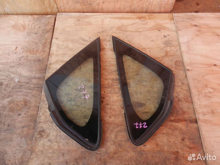 Стекло кузова форточка Toyota Auris ZRE154