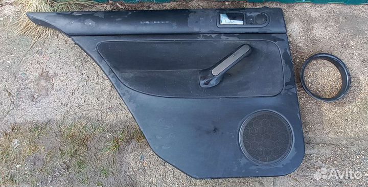 Обшивка двери задней левой Volkswagen Bora 1J