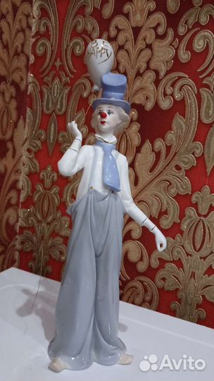 Фарфоровая статуэтка клоуна