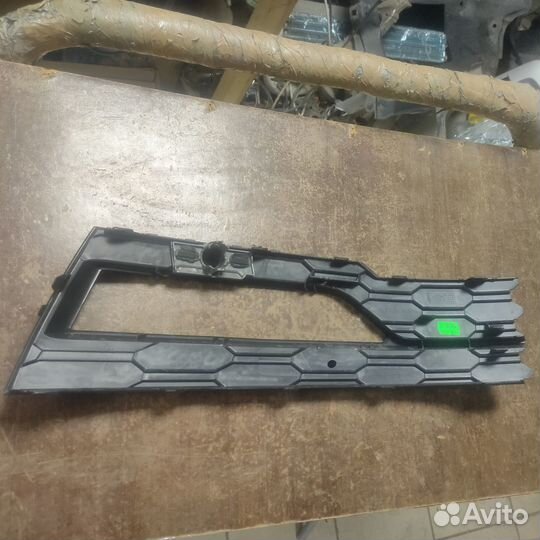 Решетка пер бампера лев Skoda Octavia A8 Ориг