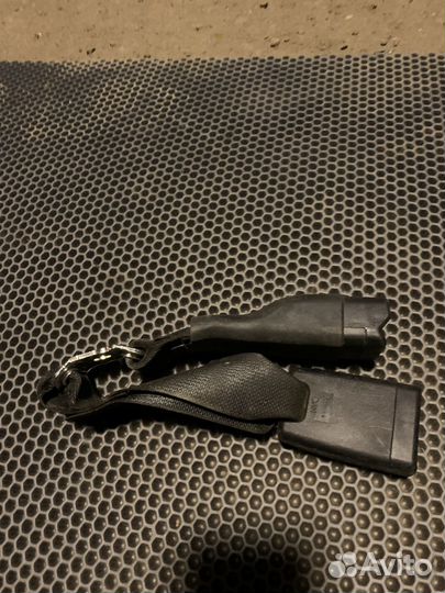 Замки ремней безопасности задние Corolla 180