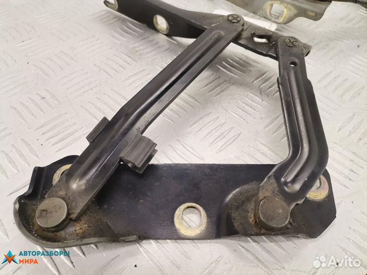 Петля капота Saab 9-5 2-й рест. 2006 4852877