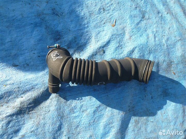 Патрубок воздушного фильтра Toyota Land Cruiser