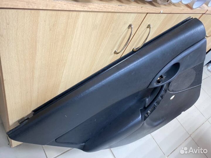 Обшивка двери задняя левая Ford Focus 1 хетчбек